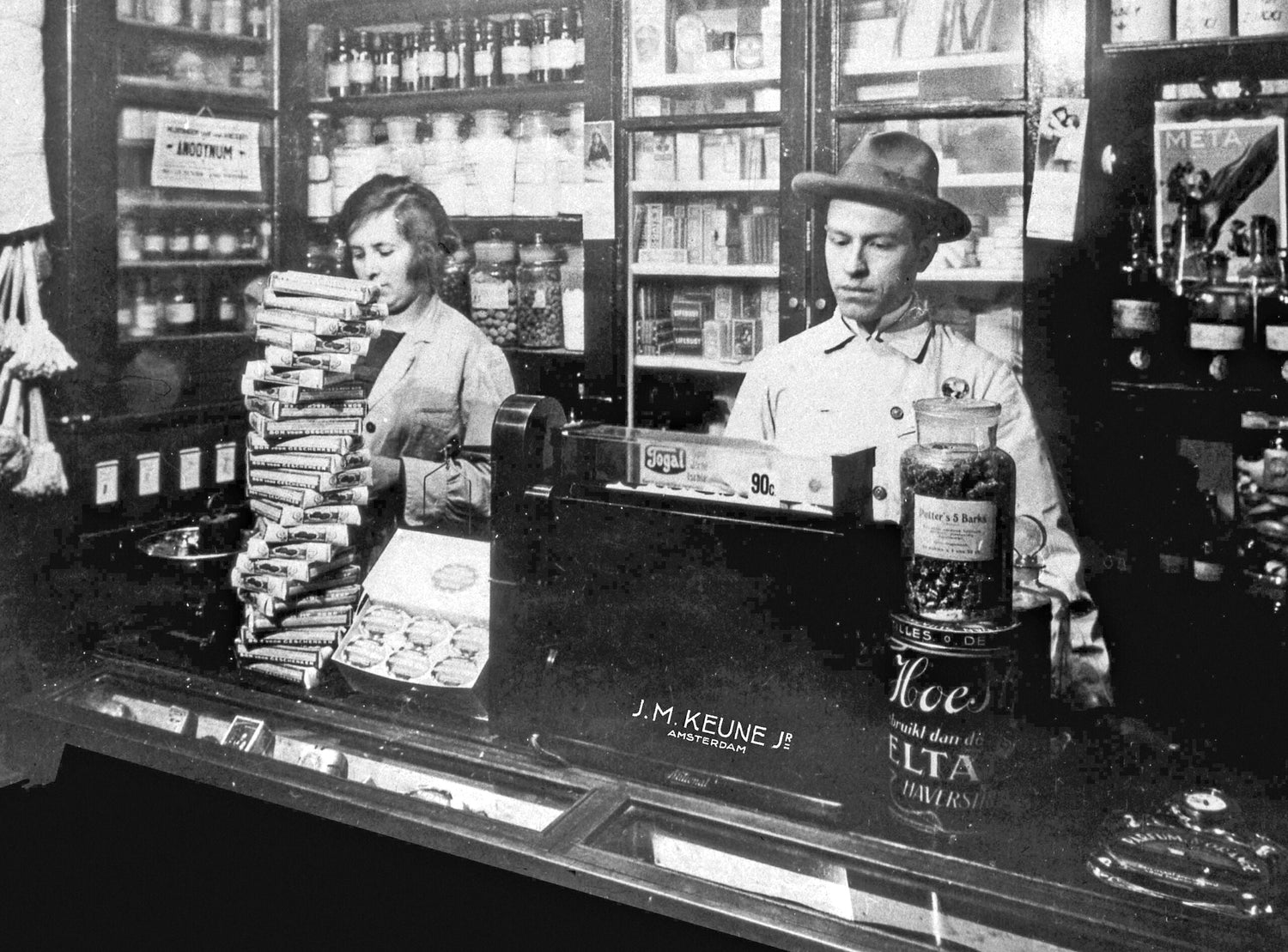 1922 Essential